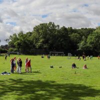 Die Zeltis erobern den Sportplatz.