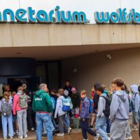 Auf geht's ins Planetarium.